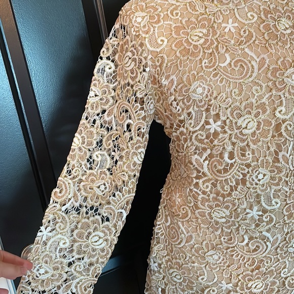 Venus | Open Back Lace Dress - Picture 4 of 11